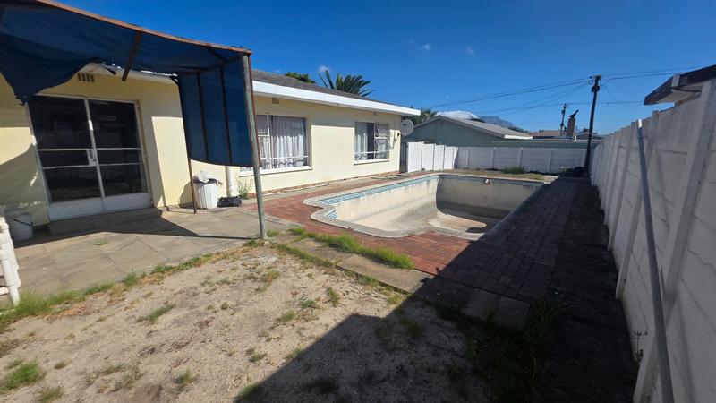 4 Bedroom Property for Sale in Goodwood Park Western Cape